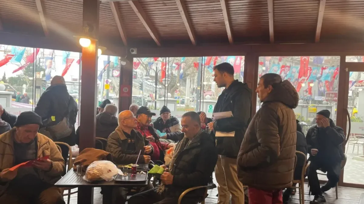 Beyoğlu'nda Yaşlılar Haftası'nda Anlamlı Dokunuş: "Yalnız Kalmak Yorar" Mesajıyla Etkinlik Beyoğlu'nda Yaşlılar Haftası'nda Anlamlı Dokunuş: "Yalnız Kalmak Yorar" Mesajıyla Etkinlik