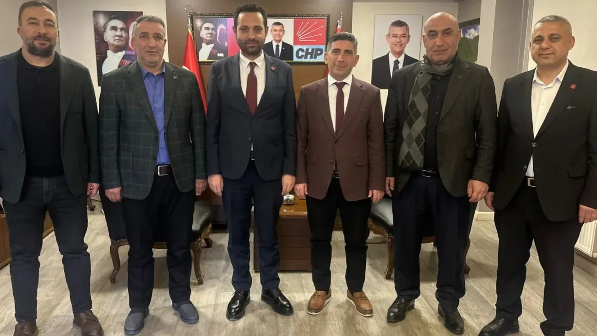 Sancaktepe'de Nezaket Ziyareti: Van Dernek Başkanı CHP İlçe Başkanlığı'nı Neden Ziyaret Etti? Sancaktepe'de Nezaket Ziyareti: Van Dernek Başkanı CHP İlçe Başkanlığı'nı Neden Ziyaret Etti?