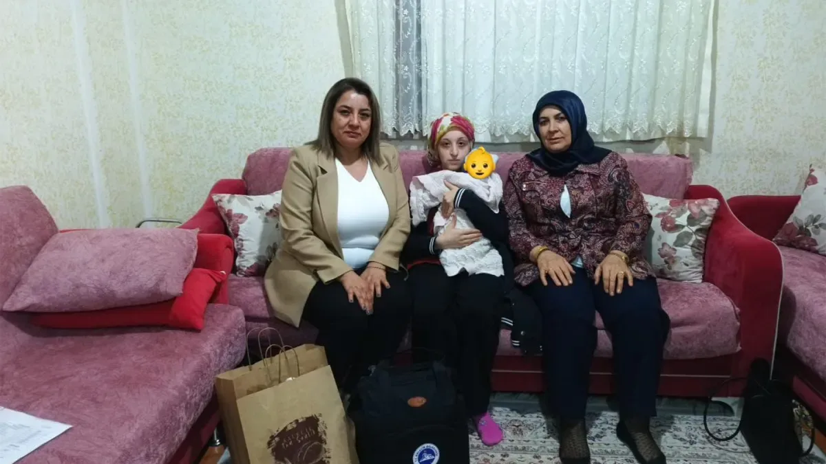 Kalecik Belediyesi Yönetimi Yeni Doğan Bebekleri Ziyaret Etti: Peki Neden? Kalecik Belediyesi Yönetimi Yeni Doğan Bebekleri Ziyaret Etti: Peki Neden?