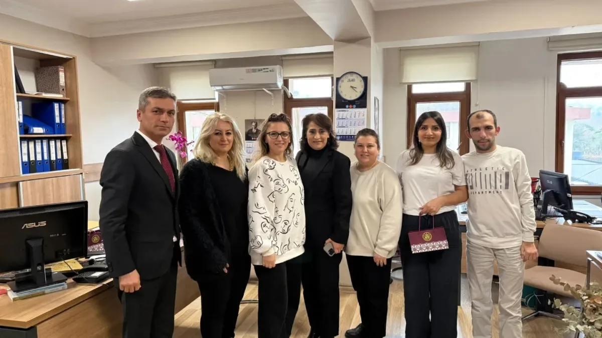 Beykoz'da Eğitim Yöneticilerinden Personeline Anlamlı Bayram Ziyareti Beykoz'da Eğitim Yöneticilerinden Personeline Anlamlı Bayram Ziyareti