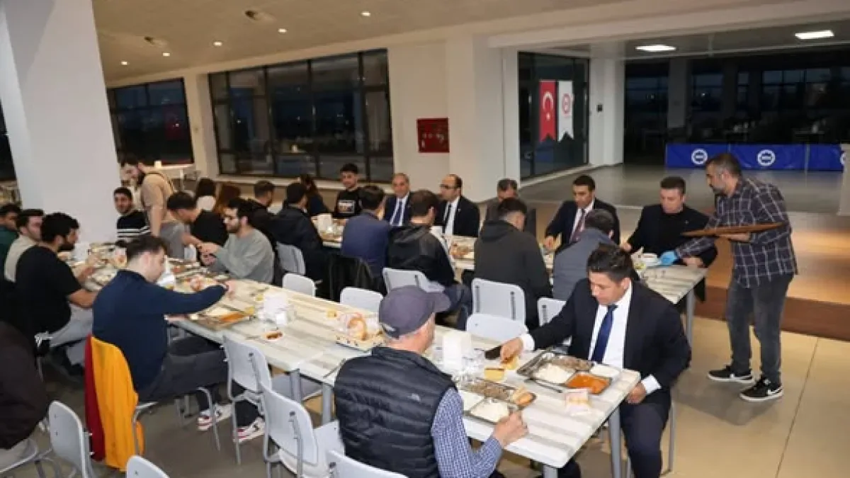 Adana ATÜ'de Rektör Sözen, Öğrencilerle İftar Sofrasında Neler Konuştu? Adana ATÜ'de Rektör Sözen, Öğrencilerle İftar Sofrasında Neler Konuştu?