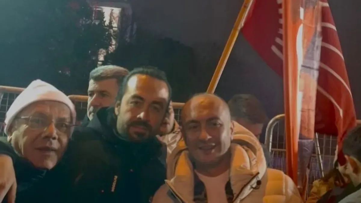 Özgür Özel Saraçhane'de Hangi Mesajı Verdi? Millet İradesi Vurgusu Öne Çıktı Özgür Özel Saraçhane'de Hangi Mesajı Verdi? Millet İradesi Vurgusu Öne Çıktı