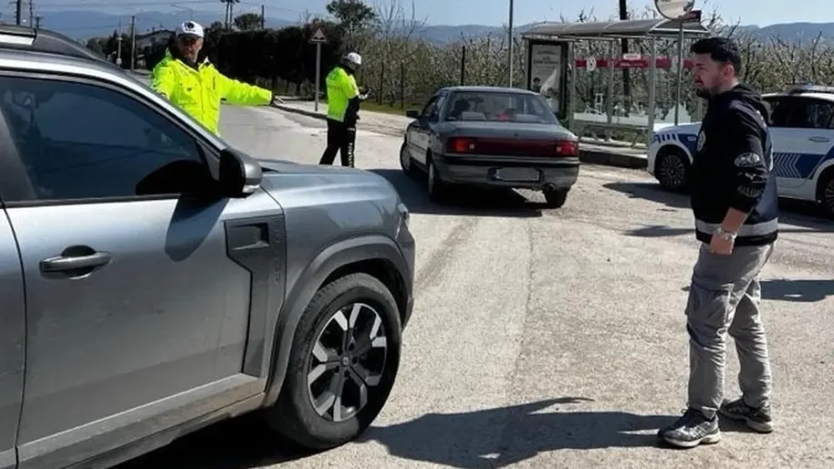 Yalova'da Bayram Öncesi Trafik Denetimlerinde Hangi Tedbirler Alındı? Yalova'da Bayram Öncesi Trafik Denetimlerinde Hangi Tedbirler Alındı?