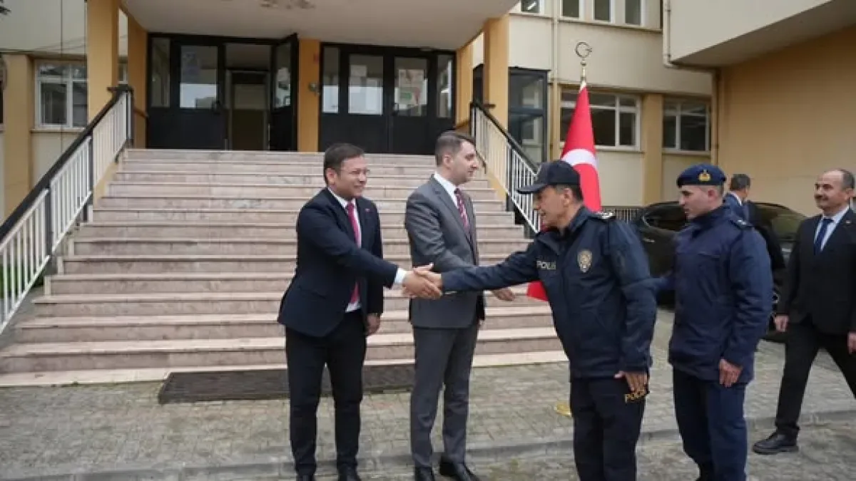 Sındırgı'da Arife Gününde Protokol Buluşması: Hükümet Konağı'nda Neler Yaşandı? Sındırgı'da Arife Gününde Protokol Buluşması: Hükümet Konağı'nda Neler Yaşandı?