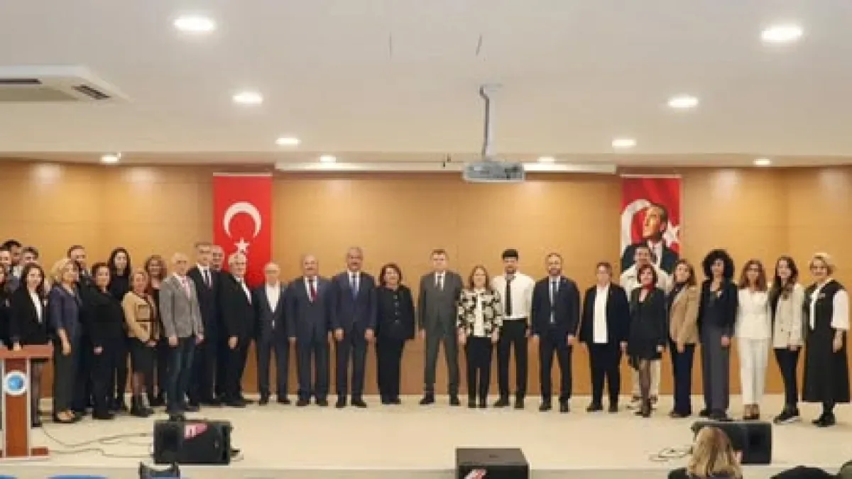 Adalar'da Huzur Masası: Kaymakam İNAN, 2025 Yılının Değerlendirmesi İçin Büyükada'da Adalar'da Huzur Masası: Kaymakam İNAN, 2025 Yılının Değerlendirmesi İçin Büyükada'da