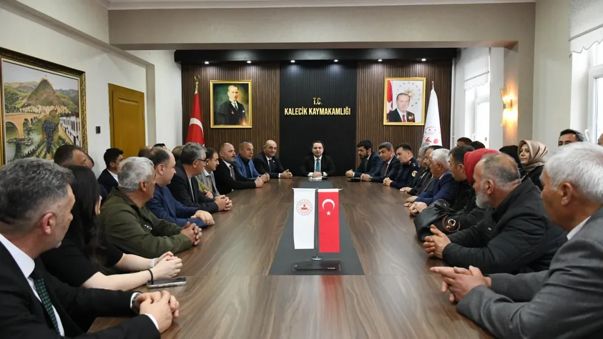 Kalecik'te Bayram Coşkusu: Belediye Başkanı Karakoç Kaymakamlık'ta Hangi Mesajı Verdi? Kalecik'te Bayram Coşkusu: Belediye Başkanı Karakoç Kaymakamlık'ta Hangi Mesajı Verdi?