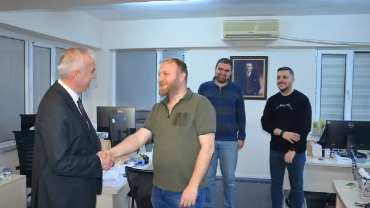 Bursa İl Sağlık Müdürü'nden Personeline Özel Bayram Tebriği Bursa İl Sağlık Müdürü'nden Personeline Özel Bayram Tebriği
