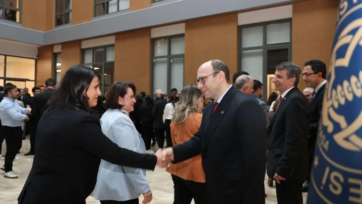 Rektör Aydın, Bayram Mesajında Dikkat Çeken Bir Temennide Bulundu Rektör Aydın, Bayram Mesajında Dikkat Çeken Bir Temennide Bulundu