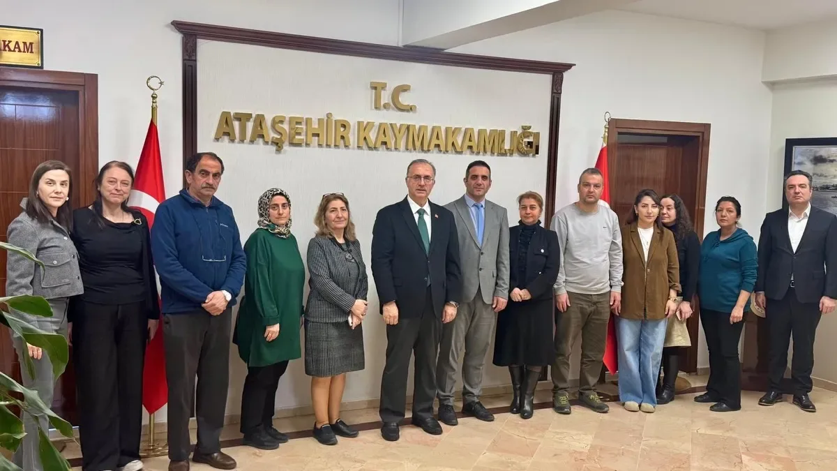 Ataşehir'de Ramazan Bayramı Coşkusu: Kaymakam Dinkirci'nin Personeliyle Buluşması Ataşehir'de Ramazan Bayramı Coşkusu: Kaymakam Dinkirci'nin Personeliyle Buluşması
