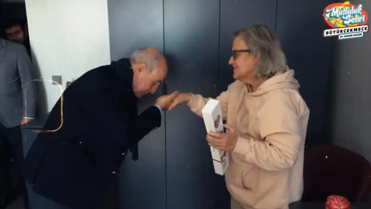 Büyükçekmece Başkanı Akgün'den Toplumun Temel Taşlarına Özel Mesaj Büyükçekmece Başkanı Akgün'den Toplumun Temel Taşlarına Özel Mesaj