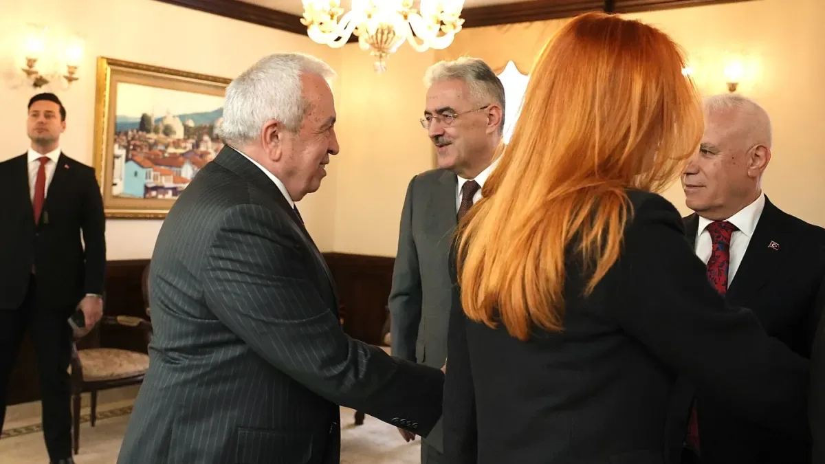 Bursa Protokolü Bayramlaşmada Buluştu: Başkan Özdemir'den Ne Mesaj Çıktı? Bursa Protokolü Bayramlaşmada Buluştu: Başkan Özdemir'den Ne Mesaj Çıktı?