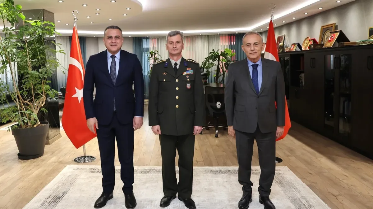 Küçükçekmece'de Bayram Ruhu: Protokol Hangi Mesajla Bir Araya Geldi? Küçükçekmece'de Bayram Ruhu: Protokol Hangi Mesajla Bir Araya Geldi?