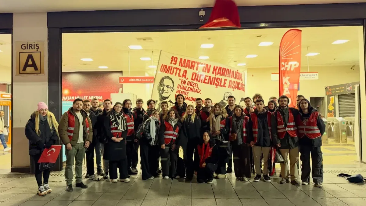 CHP Kadıköy Gençlik Kolları Saraçhane'de: 19 Mart'ta Ne Mesaj Verildi? CHP Kadıköy Gençlik Kolları Saraçhane'de: 19 Mart'ta Ne Mesaj Verildi?