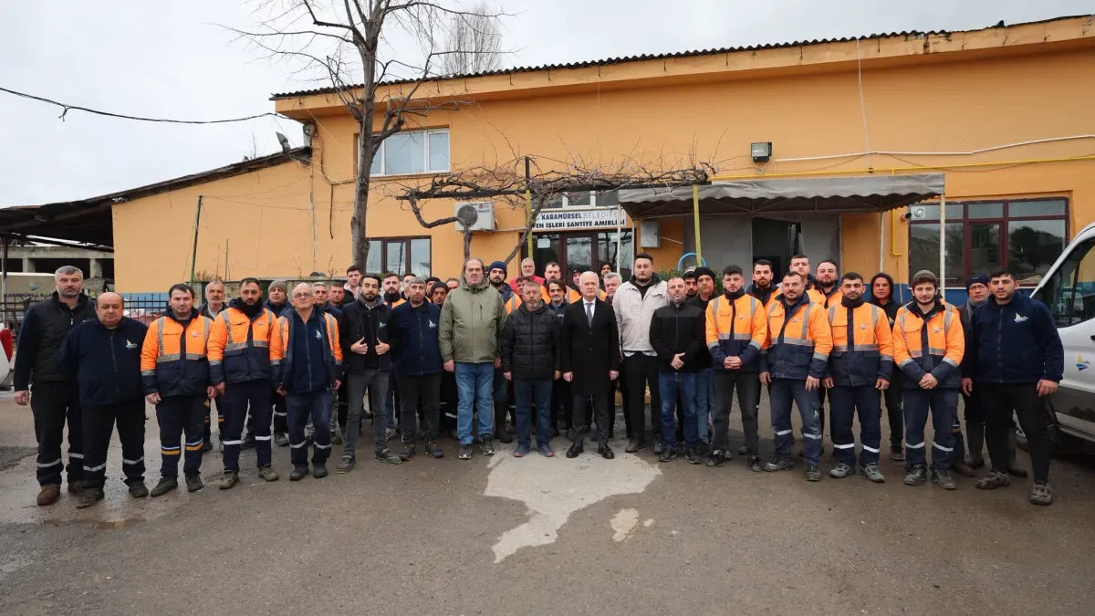 Karamürsel Belediyesi'nde Bayram Coşkusu: Personelle Anlamlı Buluşma Karamürsel Belediyesi'nde Bayram Coşkusu: Personelle Anlamlı Buluşma