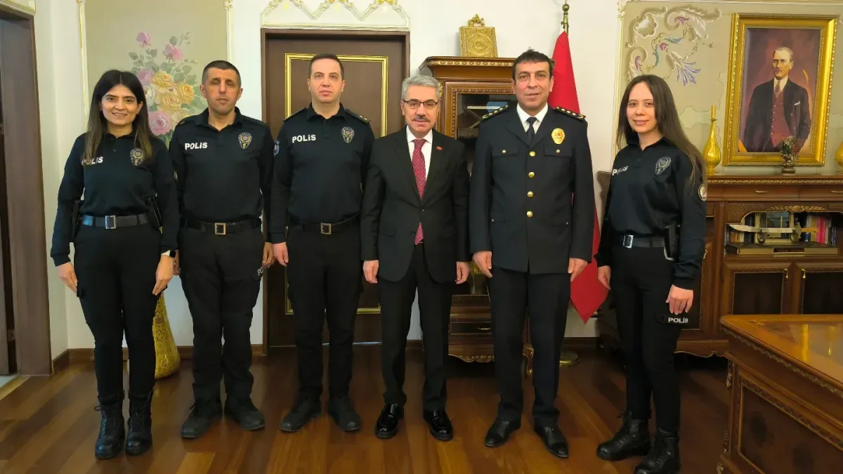 Üsküdar Kaymakamı Adem Yazıcı ile Kamu Çalışanları Bayramlaştı: "Nice Sağlık Dolu Bayramlara" Üsküdar Kaymakamı Adem Yazıcı ile Kamu Çalışanları Bayramlaştı: "Nice Sağlık Dolu Bayramlara"
