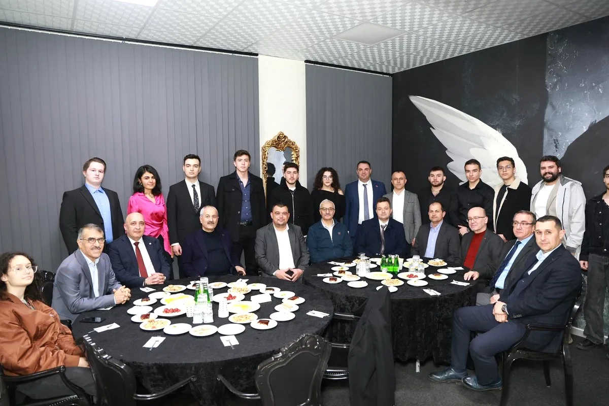 Ramazan'da Siyasi Buluşma: Bulgaristan Heyeti Gebze'de İftarda Ramazan'da Siyasi Buluşma: Bulgaristan Heyeti Gebze'de İftarda