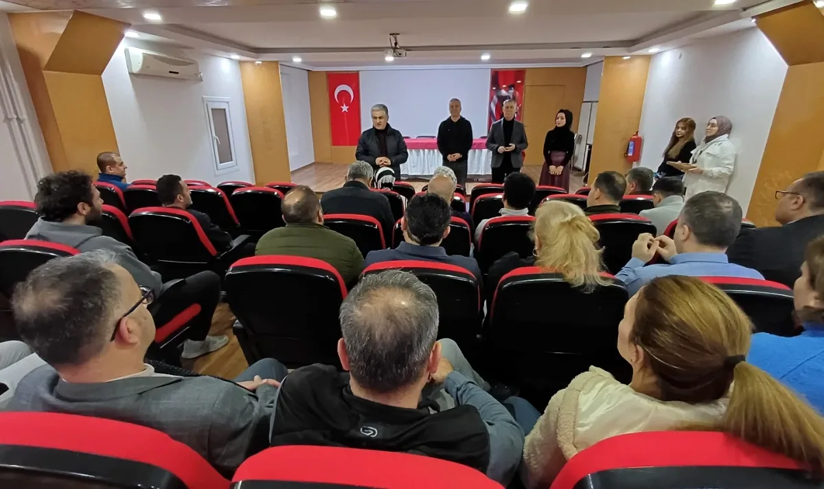 Bakırköy'de Eğitim Yöneticisinden Personeline Anlamlı Bayram Ziyareti Bakırköy'de Eğitim Yöneticisinden Personeline Anlamlı Bayram Ziyareti