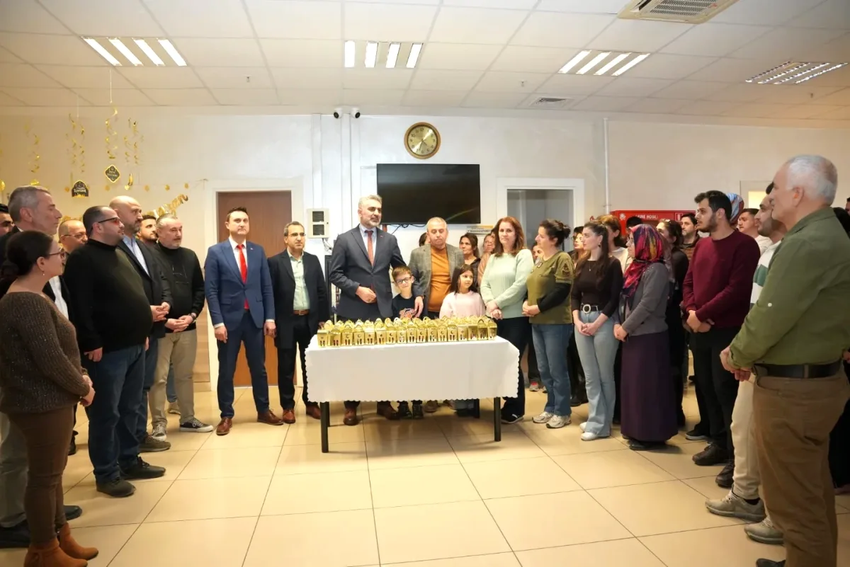 Kartal İlçe Milli Eğitim Müdürü Mustafa Kıraç'tan Anlamlı Bayram Buluşması Kartal İlçe Milli Eğitim Müdürü Mustafa Kıraç'tan Anlamlı Bayram Buluşması