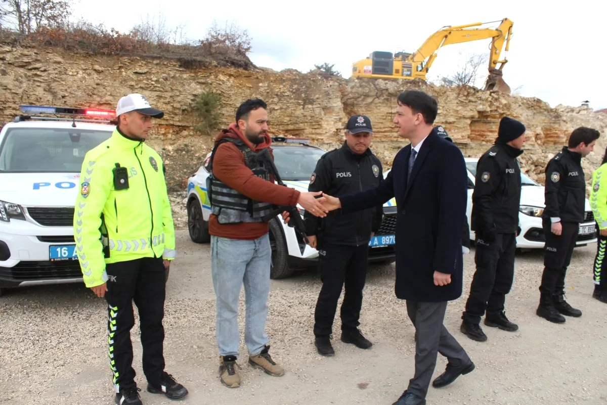 Keles'te Bayram Trafik Denetimi: Kaymakam Gürses ve Başkan Doğru Sahada Keles'te Bayram Trafik Denetimi: Kaymakam Gürses ve Başkan Doğru Sahada