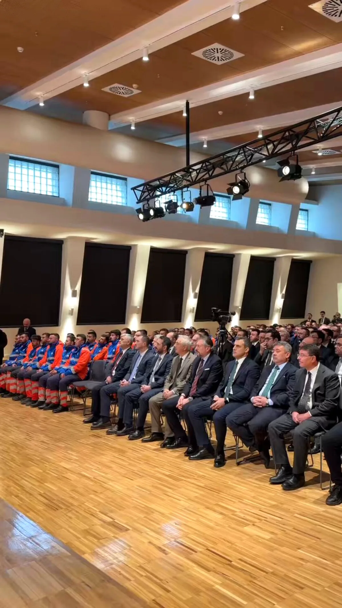 Belediye Başkanı Altay'dan Personeline Sürpriz Bayram Buluşması Belediye Başkanı Altay'dan Personeline Sürpriz Bayram Buluşması