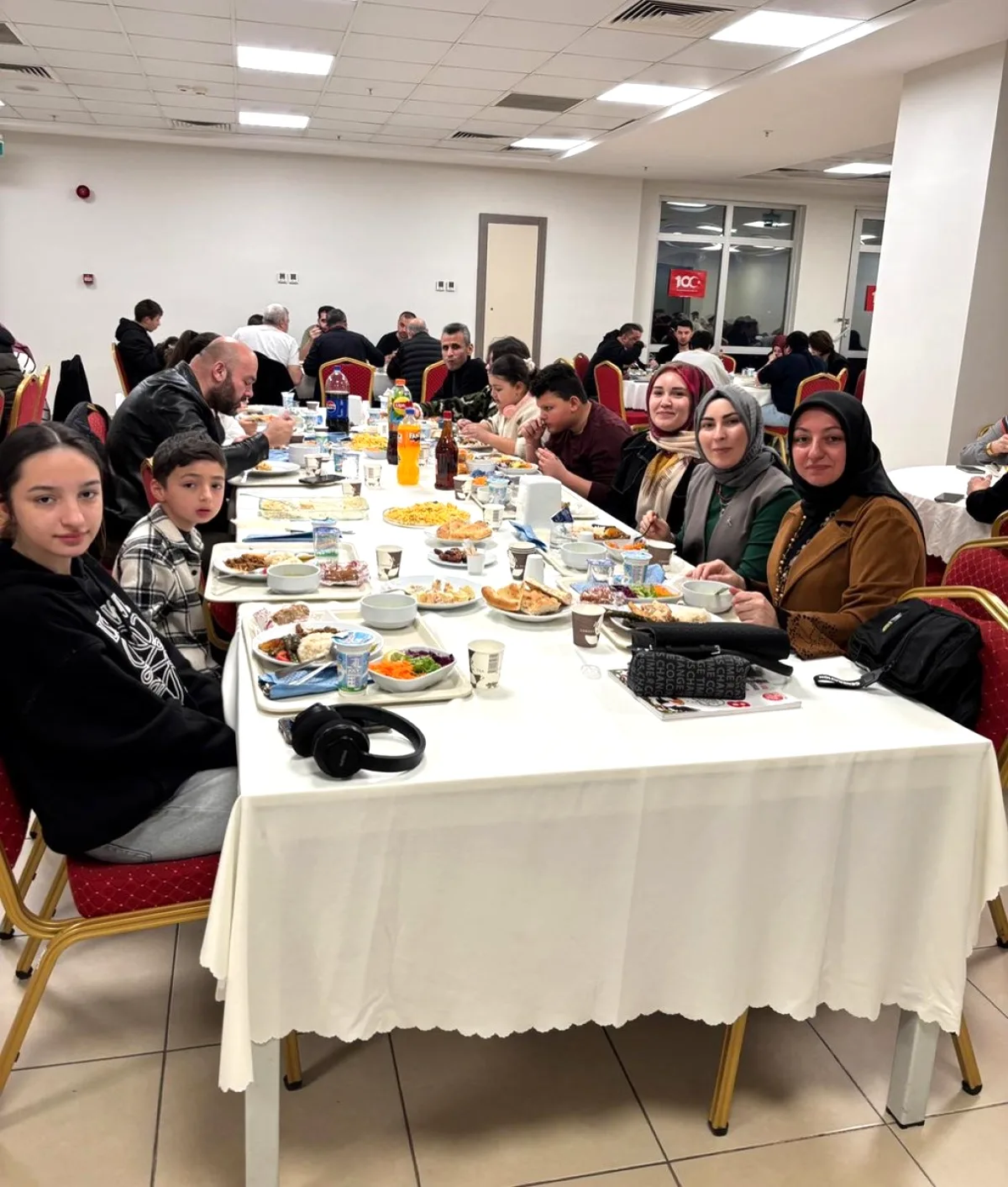 Kocaeli'de Bir Hastane Servisi, İftar Sofrasında Neyi Amaçladı? Kocaeli'de Bir Hastane Servisi, İftar Sofrasında Neyi Amaçladı?