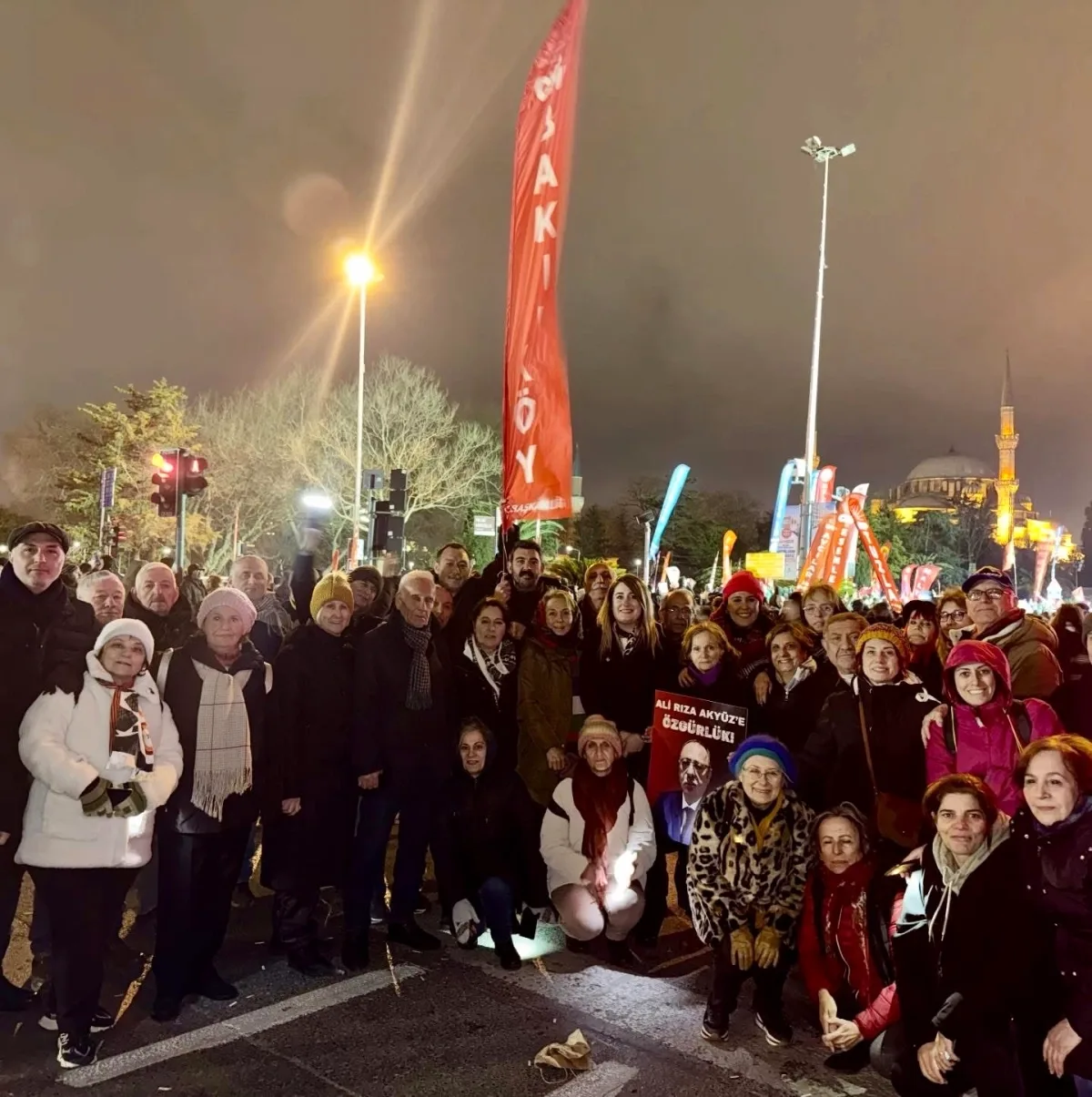 CHP Bakırköy Kadınları Saraçhane'de Toplandı: "Darbe Yıldönümünde Millet İradesinin Yanındayız" CHP Bakırköy Kadınları Saraçhane'de Toplandı: "Darbe Yıldönümünde Millet İradesinin Yanındayız"