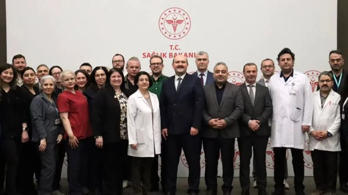Bursa Şehir Hastanesi'nde Bayram Ruhu: Başhekim ve Çalışanlar Bir Arada Bursa Şehir Hastanesi'nde Bayram Ruhu: Başhekim ve Çalışanlar Bir Arada