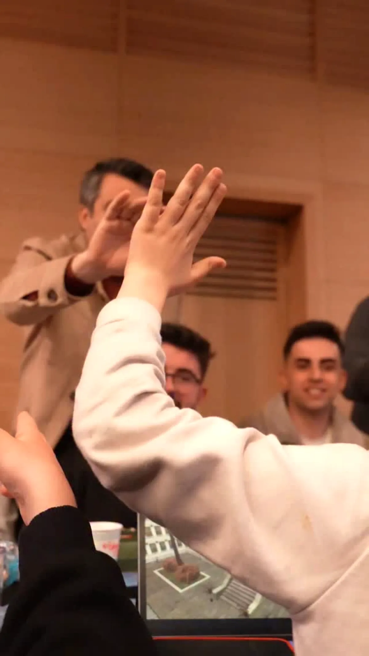 Belediye Başkanı, Gecenin İlerleyen Saatlerinde Kütüphaneye Neden Gitti? Belediye Başkanı, Gecenin İlerleyen Saatlerinde Kütüphaneye Neden Gitti?