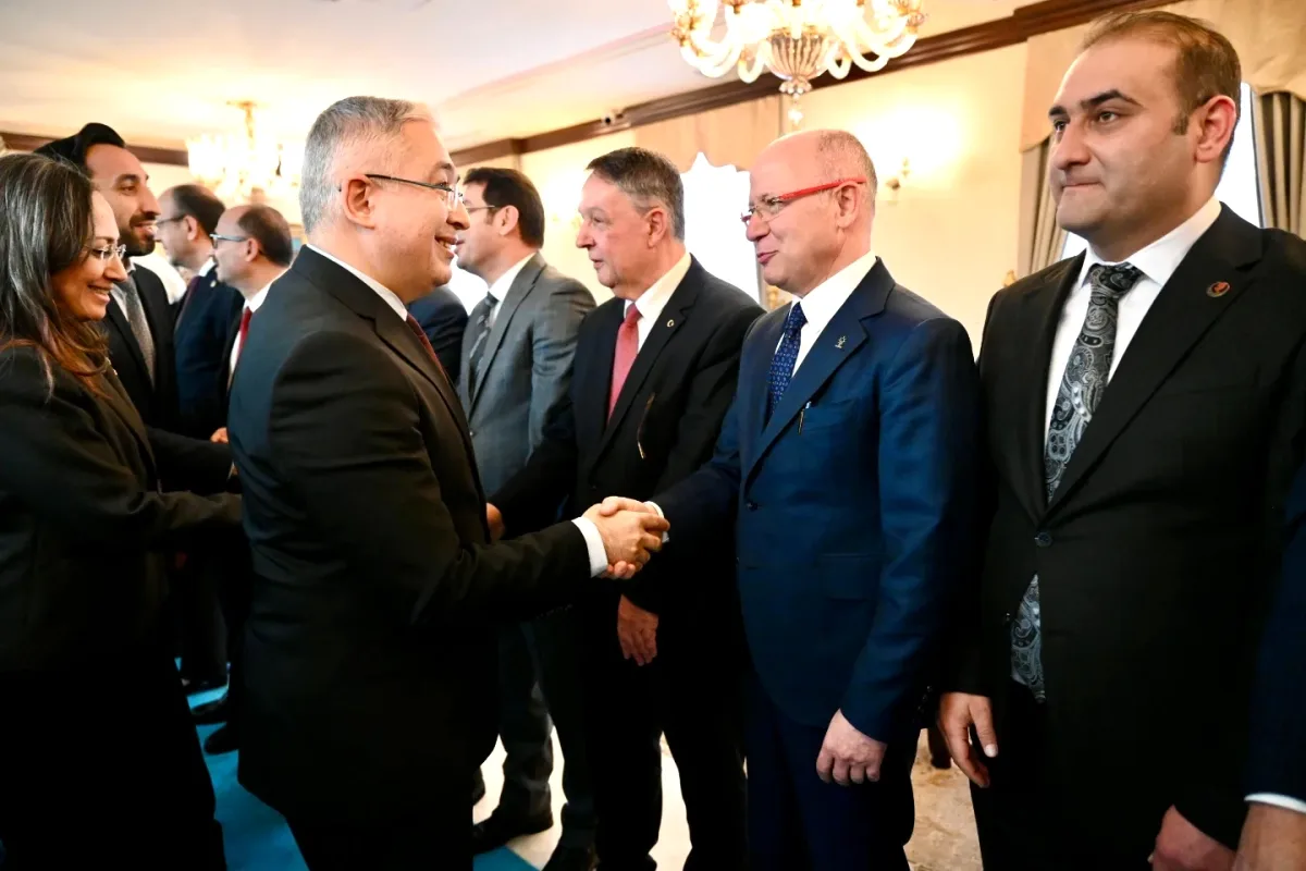 Bursa Valisi'nin Bayram Davetinde Protokol Buluştu: Davut Gürkan da Katıldı Bursa Valisi'nin Bayram Davetinde Protokol Buluştu: Davut Gürkan da Katıldı