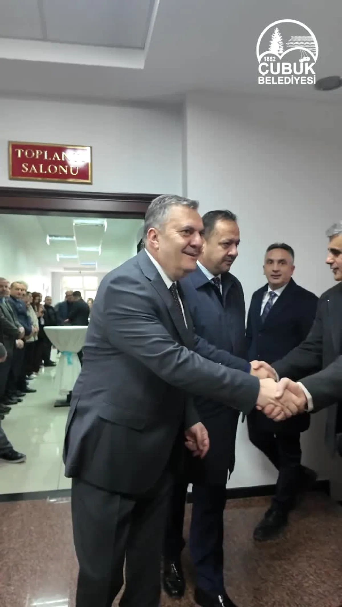 Çubuk'ta Bayram Coşkusu: Kamu Yöneticileri ve Hemşehriler Buluştu Çubuk'ta Bayram Coşkusu: Kamu Yöneticileri ve Hemşehriler Buluştu
