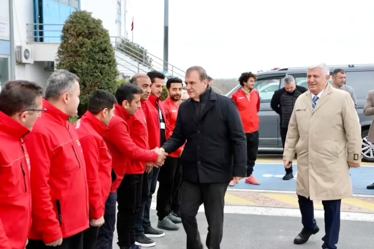 Büyükçekmece'de Bayram Vurgusu: Gece Gündüz Çalışan Personel İçin Özel Teşekkür Büyükçekmece'de Bayram Vurgusu: Gece Gündüz Çalışan Personel İçin Özel Teşekkür