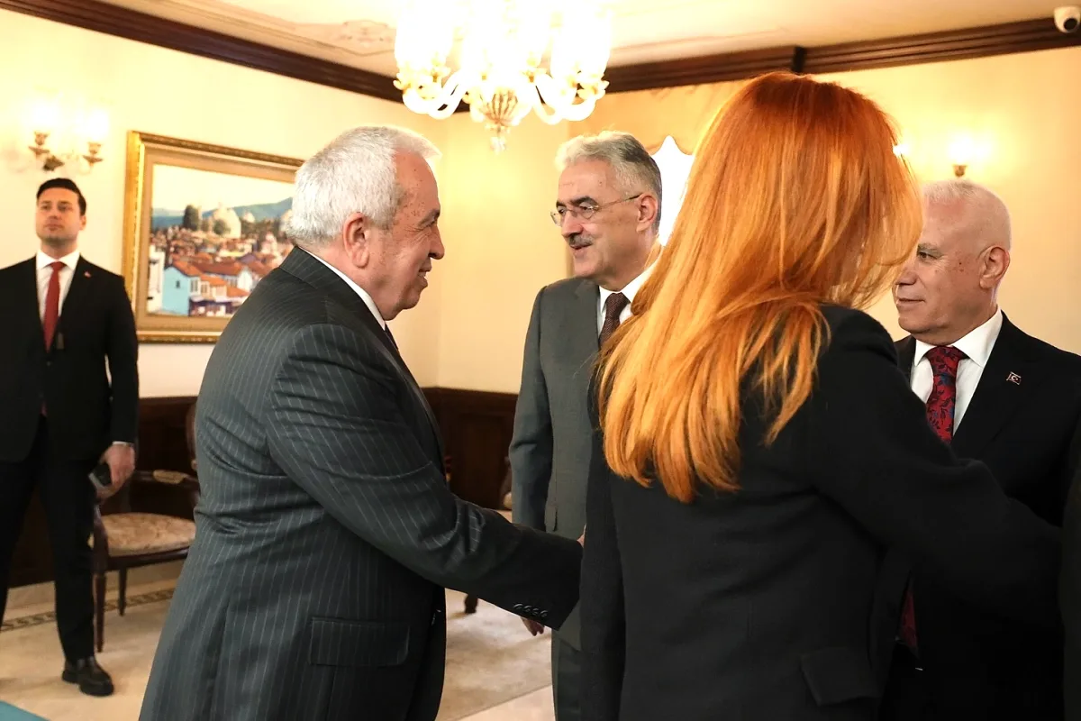 Bursa Protokolü Bayramda Buluştu: Nilüfer Belediye Başkanı Şadi Özdemir'den Ne Mesaj Çıktı? Bursa Protokolü Bayramda Buluştu: Nilüfer Belediye Başkanı Şadi Özdemir'den Ne Mesaj Çıktı?