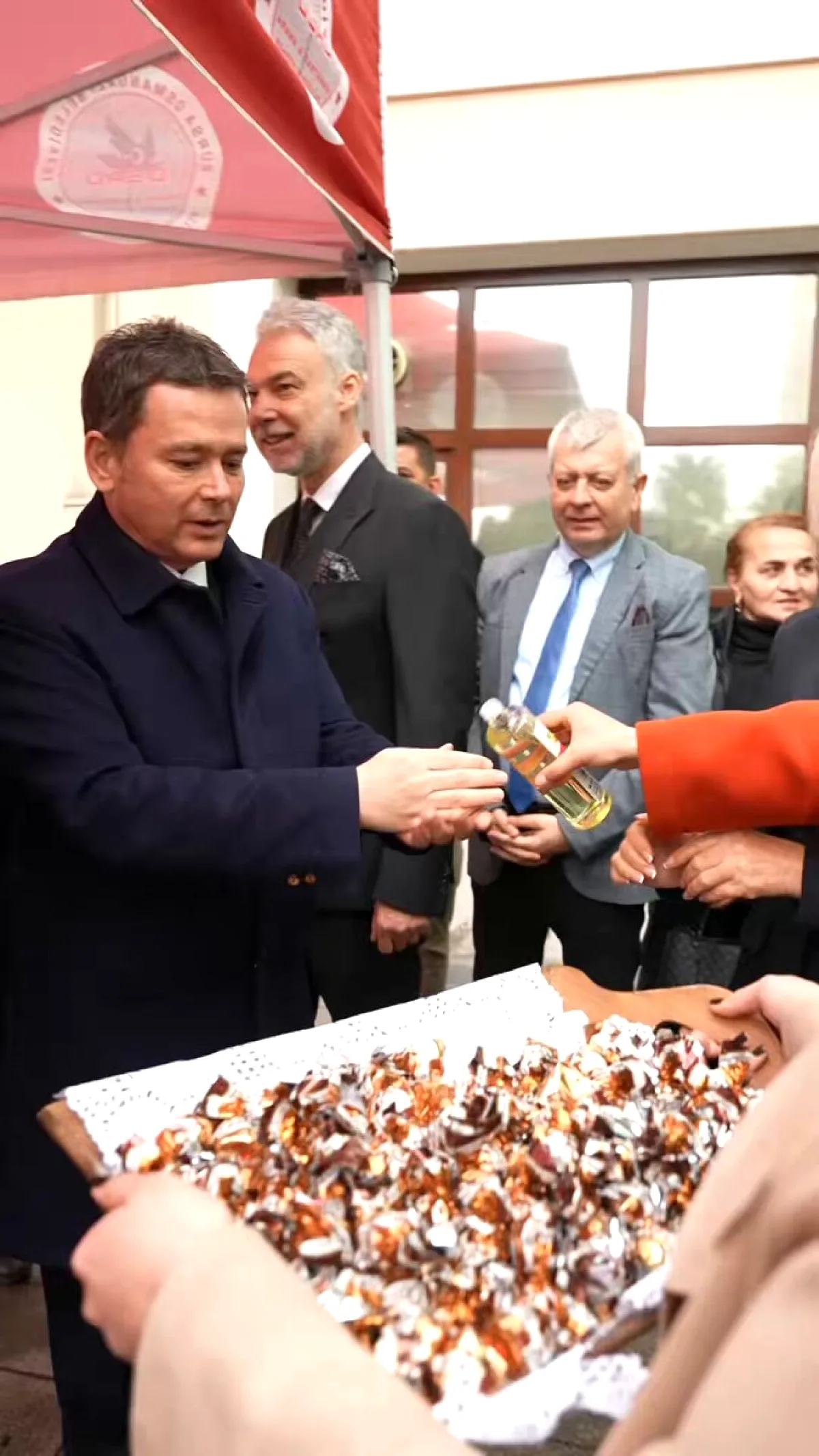 Bursa Osmangazi'de Bayram Ruhu: Başkan Aydın Ekip Arkadaşlarıyla Bayramlaştı Bursa Osmangazi'de Bayram Ruhu: Başkan Aydın Ekip Arkadaşlarıyla Bayramlaştı