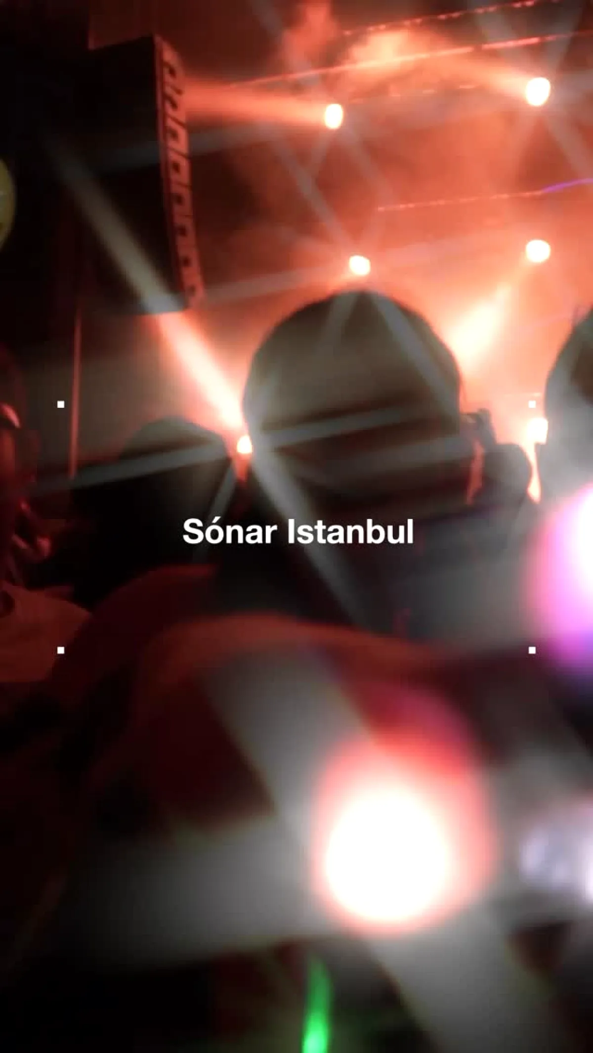 Sónar Istanbul'un 10. Yıl Devrimi: Elektronik Müziğin Geleceği Zorlu PSM'de Şekilleniyor Sónar Istanbul'un 10. Yıl Devrimi: Elektronik Müziğin Geleceği Zorlu PSM'de Şekilleniyor