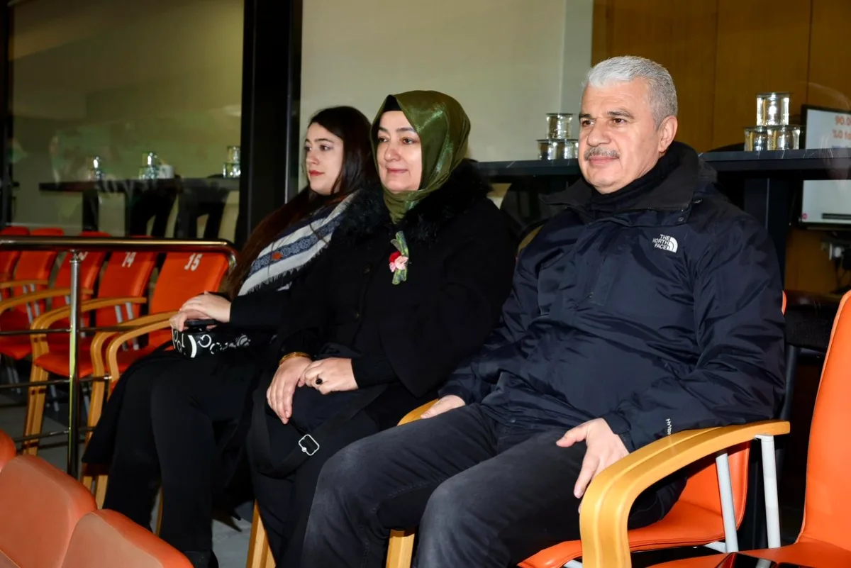 Vali Akın Tribünde: Konyaspor Maçında Protokol Konuğu Oldu Vali Akın Tribünde: Konyaspor Maçında Protokol Konuğu Oldu