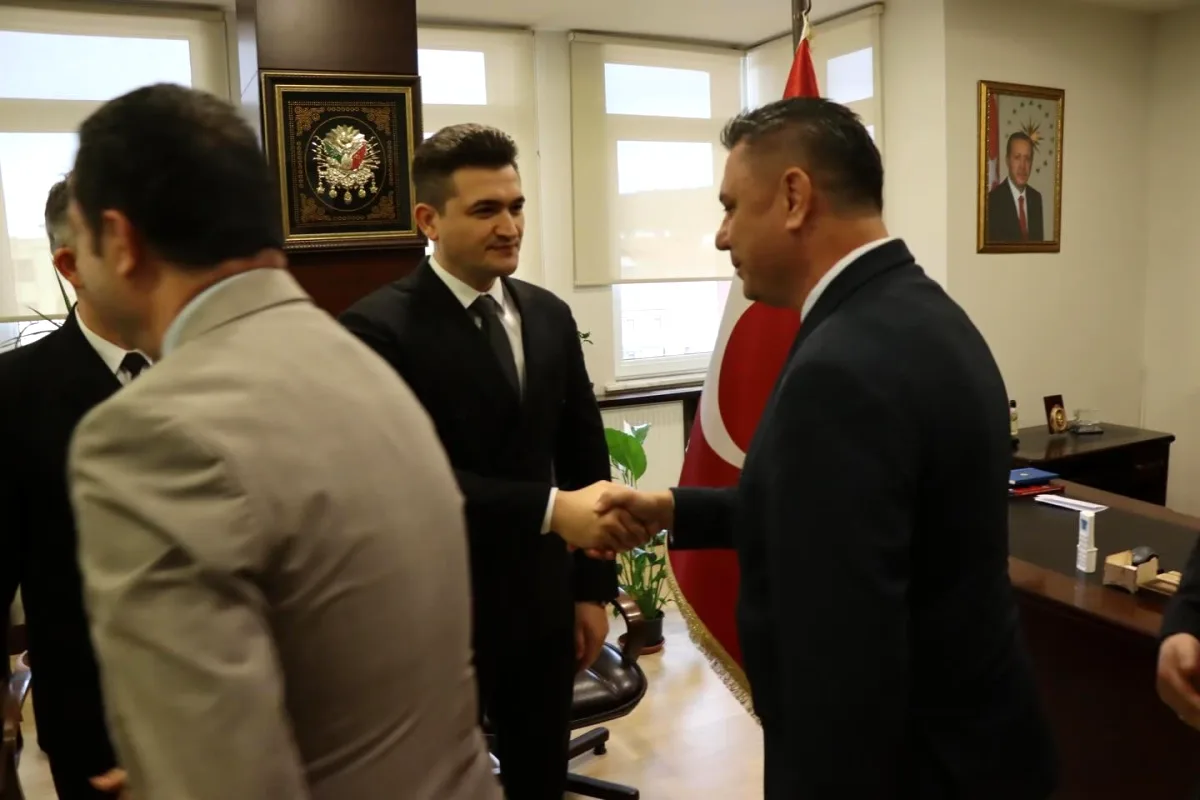 Kaytazdere Belediye Başkanı Çitil, Altınova'da Ramazan Bayramı'nda Protokolle Buluştu Kaytazdere Belediye Başkanı Çitil, Altınova'da Ramazan Bayramı'nda Protokolle Buluştu