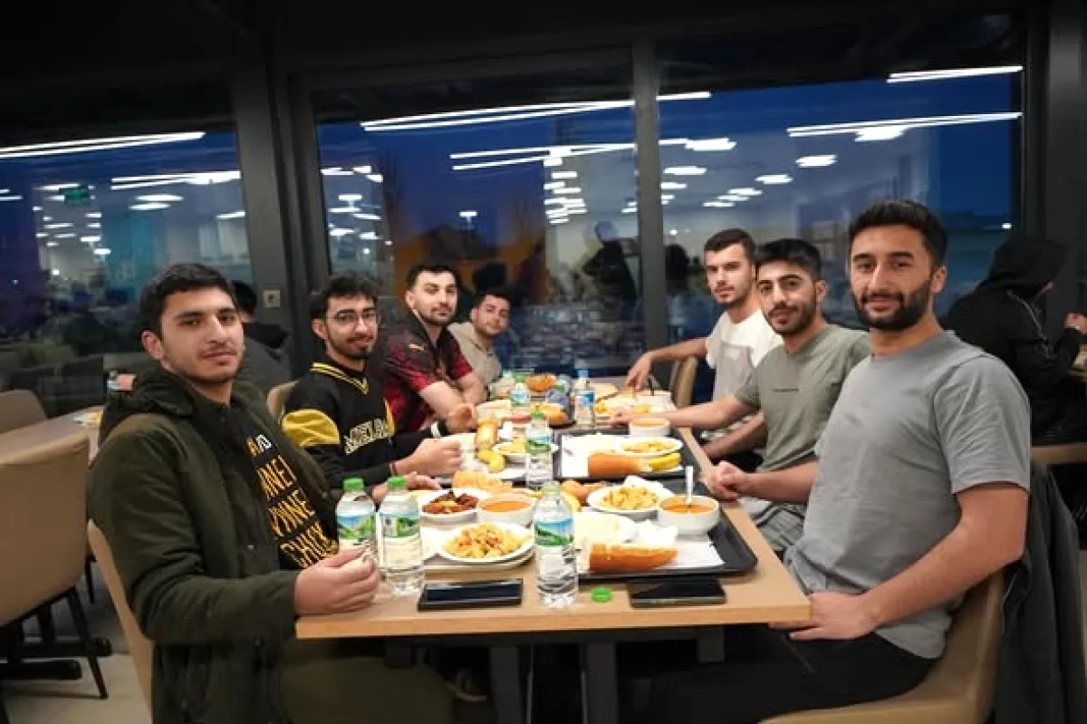 Haydar Aliyev Yurdu'nda Son İftar: Hüznün ve Sıcaklığın Buluşması Haydar Aliyev Yurdu'nda Son İftar: Hüznün ve Sıcaklığın Buluşması