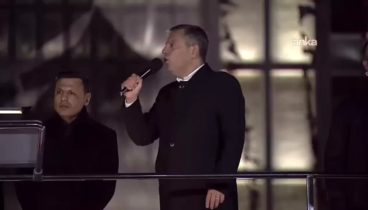 AK Partili Yöneticiden Özgür Özel'e Ağır Suçlama: "Darbeci ve Cunta Başkanı" İddiaları Gündeme Düştü AK Partili Yöneticiden Özgür Özel'e Ağır Suçlama: "Darbeci ve Cunta Başkanı" İddiaları Gündeme Düştü
