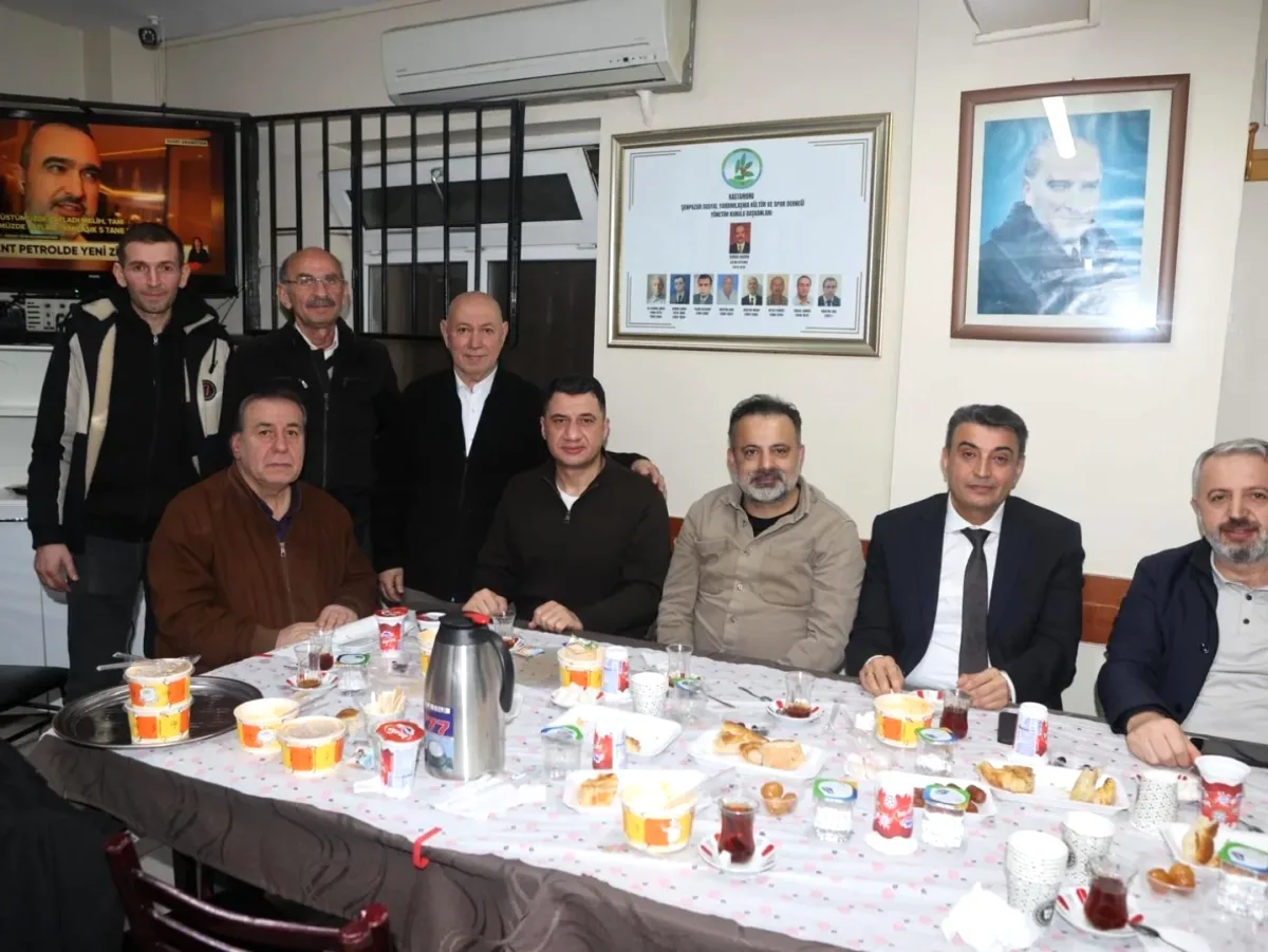Kağıthane Kaymakamı Kara, Şenpazar Derneği'nin İftarında Kağıthane Kaymakamı Kara, Şenpazar Derneği'nin İftarında