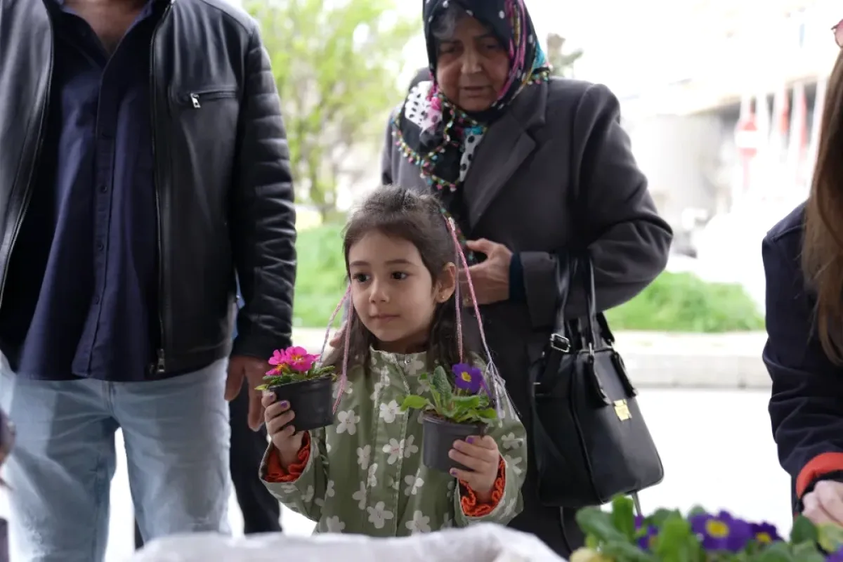Avcılar'da Bayram Öncesi Geri Sayım: Belediyenin Yoğun Temposu Başladı Avcılar'da Bayram Öncesi Geri Sayım: Belediyenin Yoğun Temposu Başladı