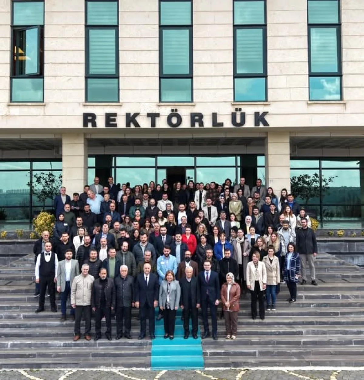 HKÜ'de Geleneksel Bayramlaşma Töreni: Rektör ve Personel Bir Araya Geldi, Peki Bu Buluşma Neyi Simgeliyor? HKÜ'de Geleneksel Bayramlaşma Töreni: Rektör ve Personel Bir Araya Geldi, Peki Bu Buluşma Neyi Simgeliyor?
