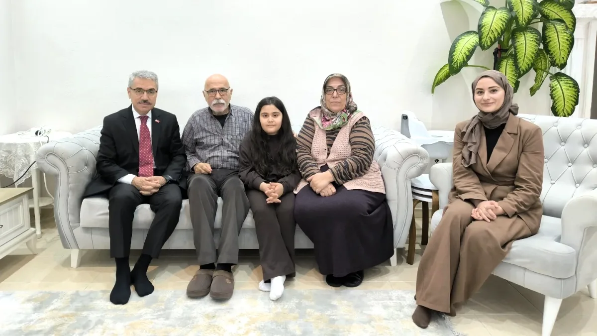 Üsküdar Kaymakamı Adem Yazıcı, Ramazan Arifesinde Kıbrıs Gazisi Doğan Şahin'i Ziyaret Etti Üsküdar Kaymakamı Adem Yazıcı, Ramazan Arifesinde Kıbrıs Gazisi Doğan Şahin'i Ziyaret Etti