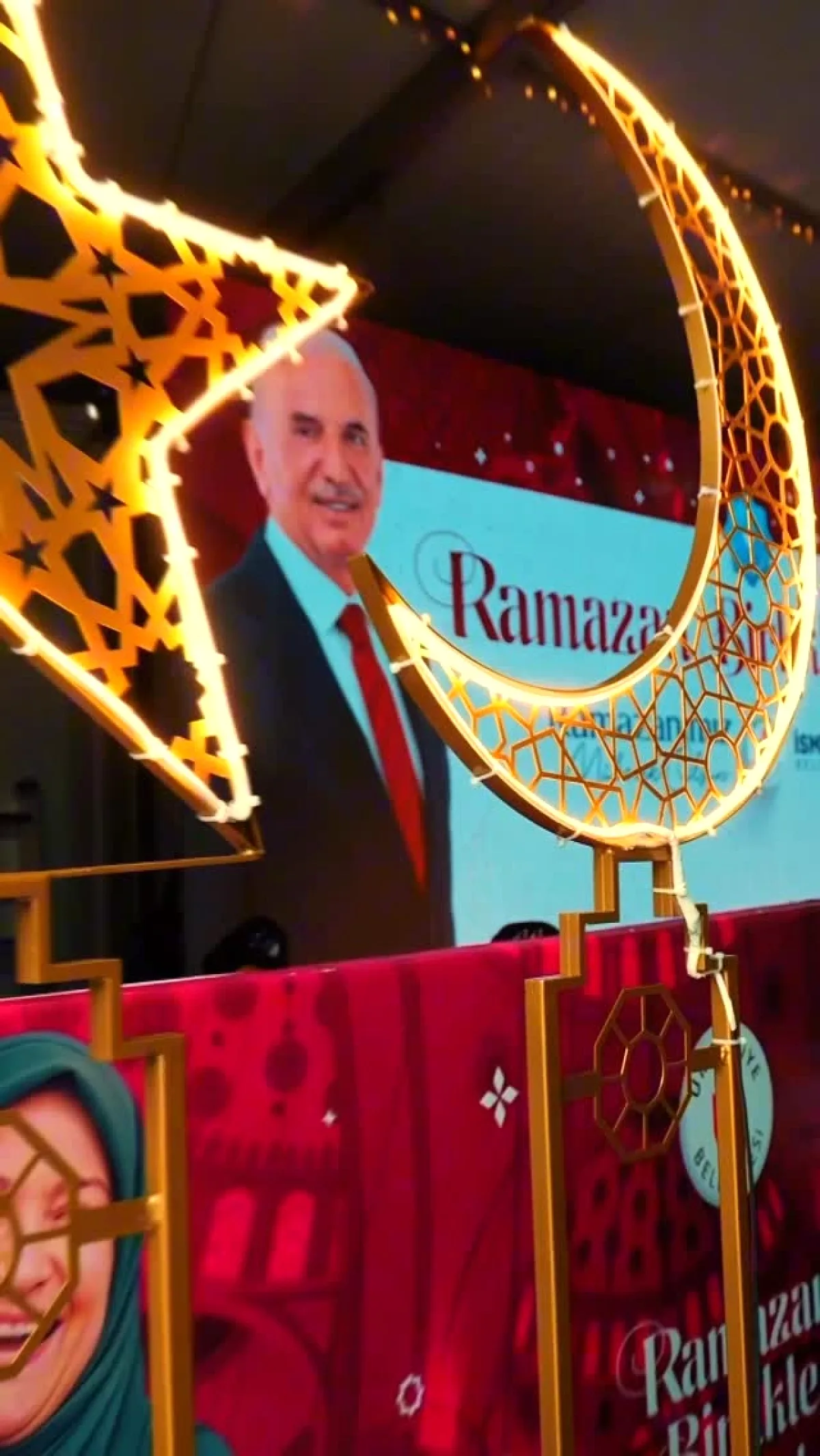 İstanbul Ümraniye'de Ramazan Veda Sofraları Kuruldu İstanbul Ümraniye'de Ramazan Veda Sofraları Kuruldu