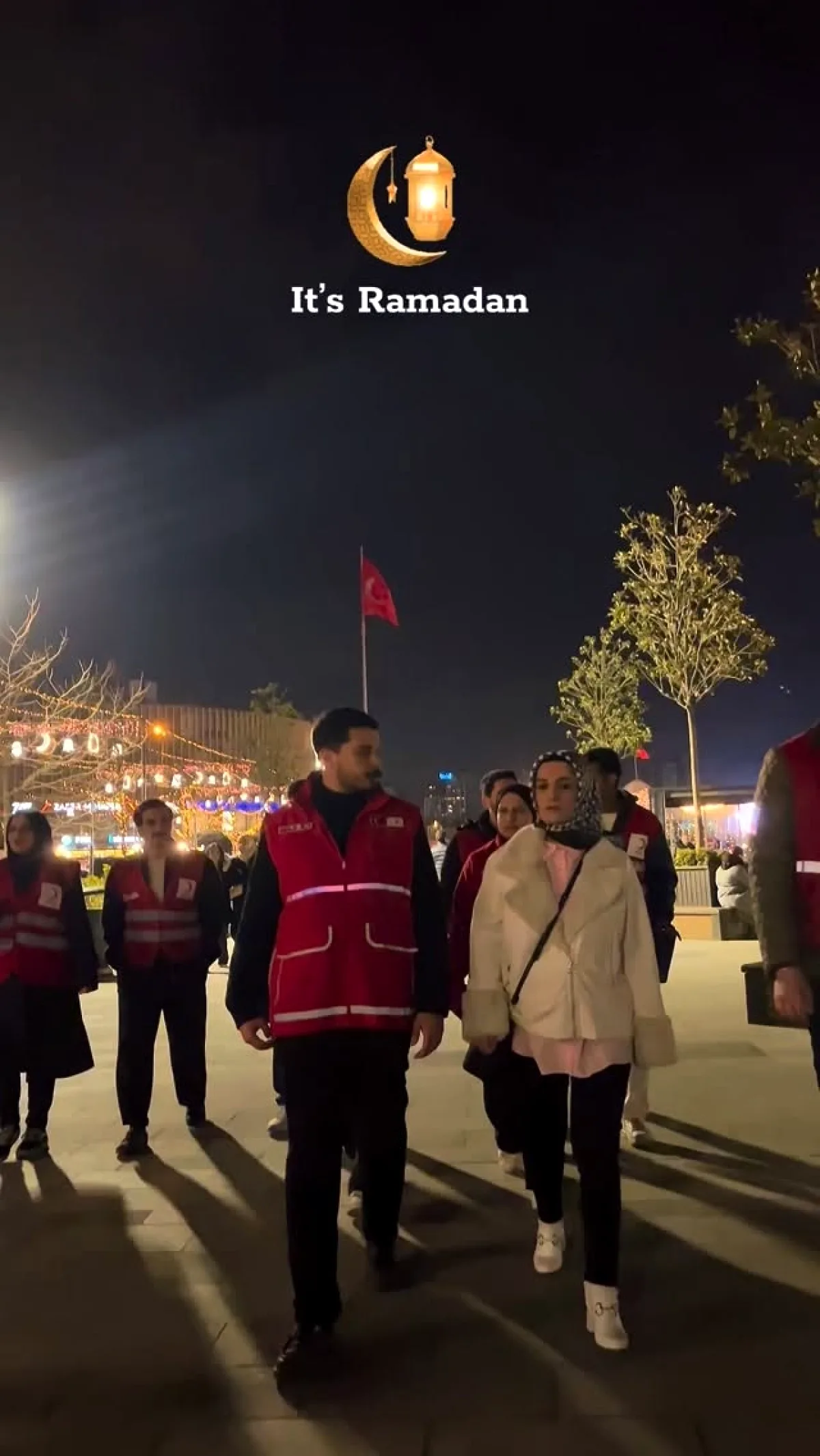 Kızılay Başakşehir Ekibi, Ramazan'ın Ruhunu Sahada Yaşıyor Kızılay Başakşehir Ekibi, Ramazan'ın Ruhunu Sahada Yaşıyor