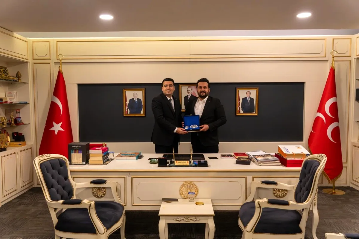 AK Parti Kartal'dan Komşu İlçeye Sürpriz Ziyaret: Yeni Başkana Ne Denildi? AK Parti Kartal'dan Komşu İlçeye Sürpriz Ziyaret: Yeni Başkana Ne Denildi?