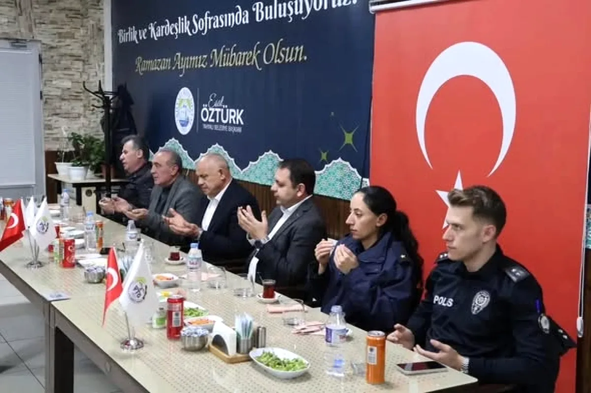 Yahyalı'da İftar Sofrasında Protokole Kimler Eşlik Etti? Yahyalı'da İftar Sofrasında Protokole Kimler Eşlik Etti?