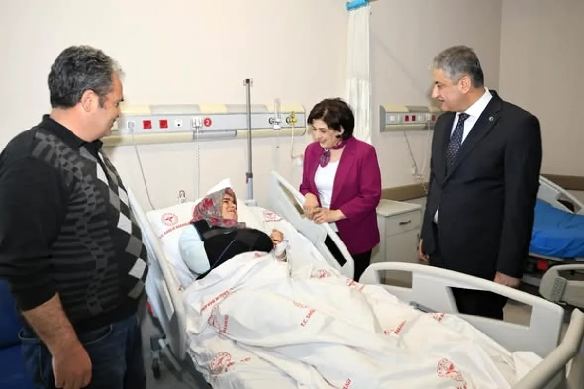 Adana Valisi ve Eşi, Bayram Arifesinde Hastanede Neden Görev Başındaydı? Adana Valisi ve Eşi, Bayram Arifesinde Hastanede Neden Görev Başındaydı?