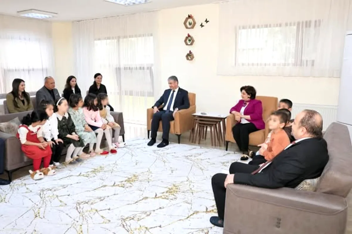 Adana'da Bayram Coşkusu: Vali Yavuz Çocuk Evleri'nde Adana'da Bayram Coşkusu: Vali Yavuz Çocuk Evleri'nde