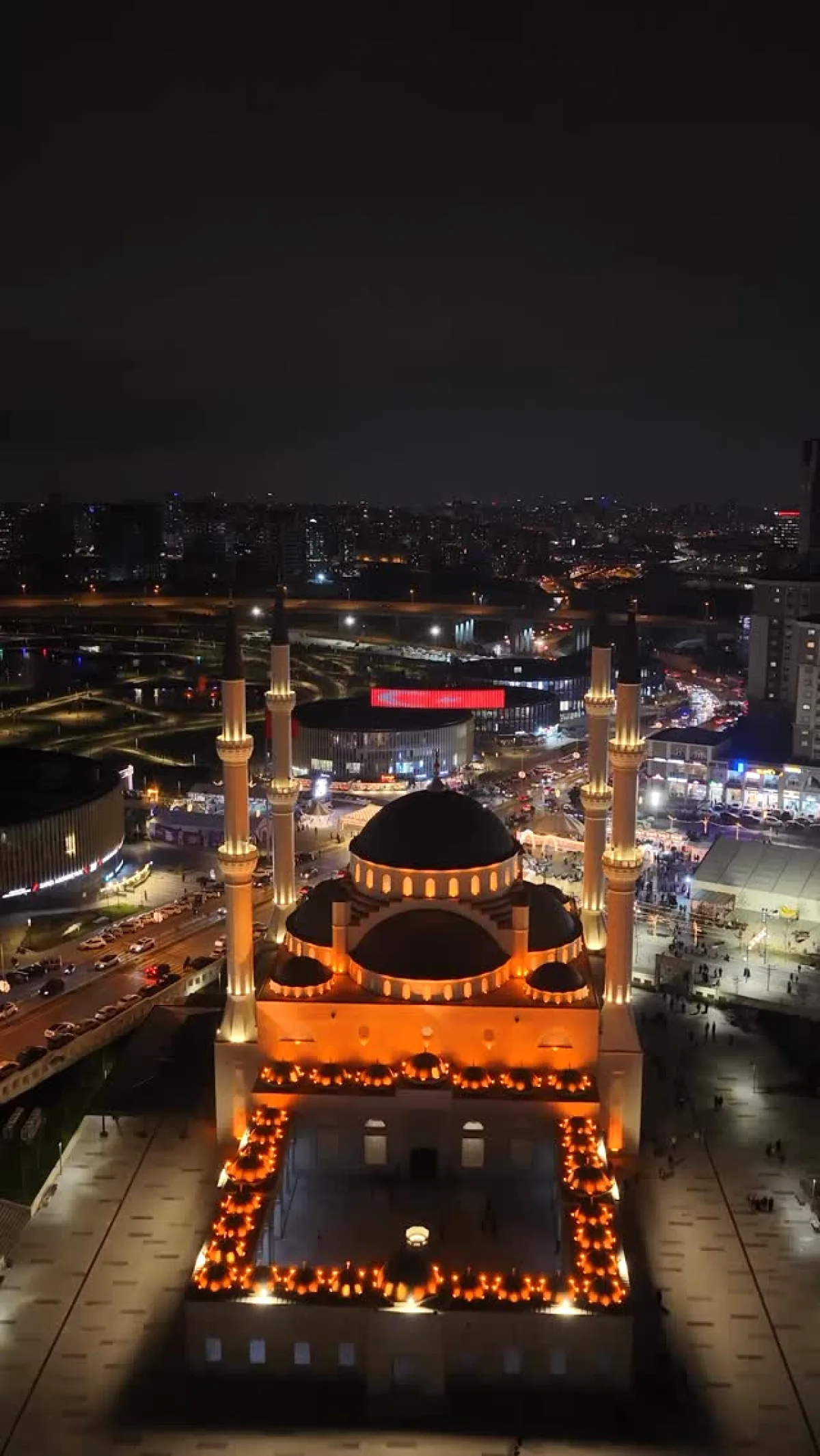 Başakşehir'de Ramazan'ın Son İftarında Ezanı Kim Okuyacak? Başakşehir'de Ramazan'ın Son İftarında Ezanı Kim Okuyacak?