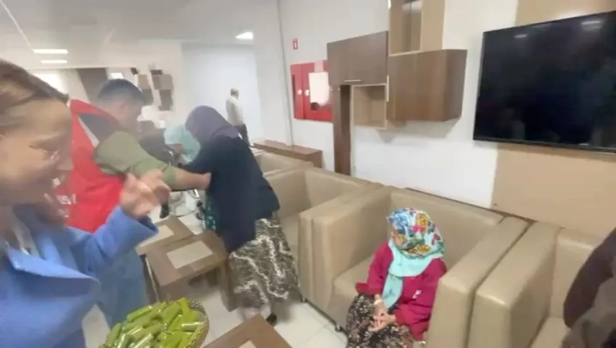 Gazianket Milletvekili Derya Bakbak'tan Huzurevine Özel Ziyaret: 3️⃣ Kritik Odak Gazianket Milletvekili Derya Bakbak'tan Huzurevine Özel Ziyaret: 3️⃣ Kritik Odak